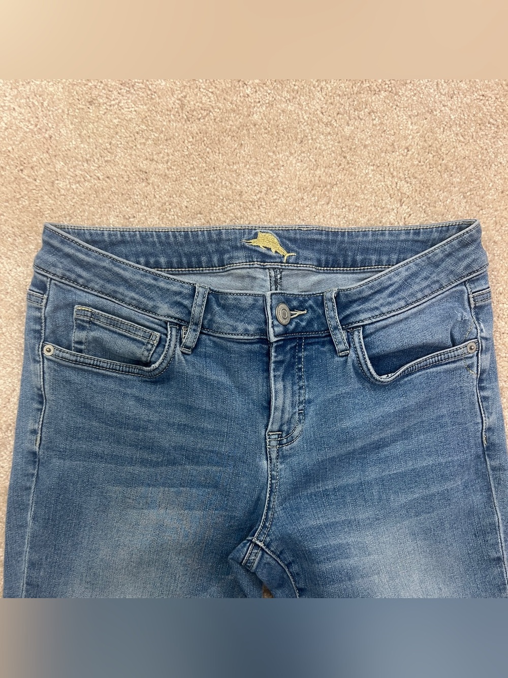 Tommy Bahama Crop Jeans Sz 8 Medium Wash Marlin Logo